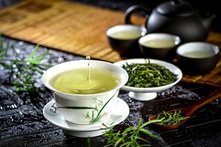 《饮酒》原文、翻译及赏析(饮酒古诗翻译及赏析)